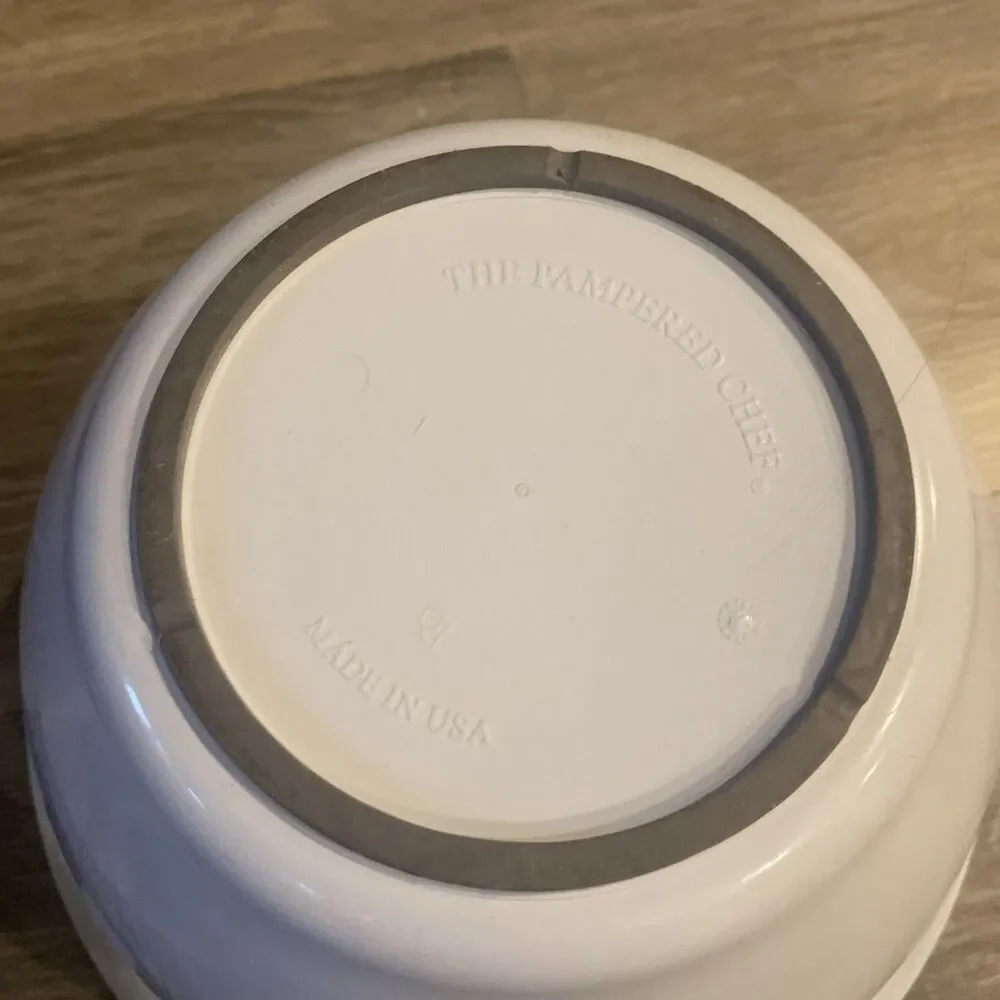 Pampered Chef Colander White Bowl Only